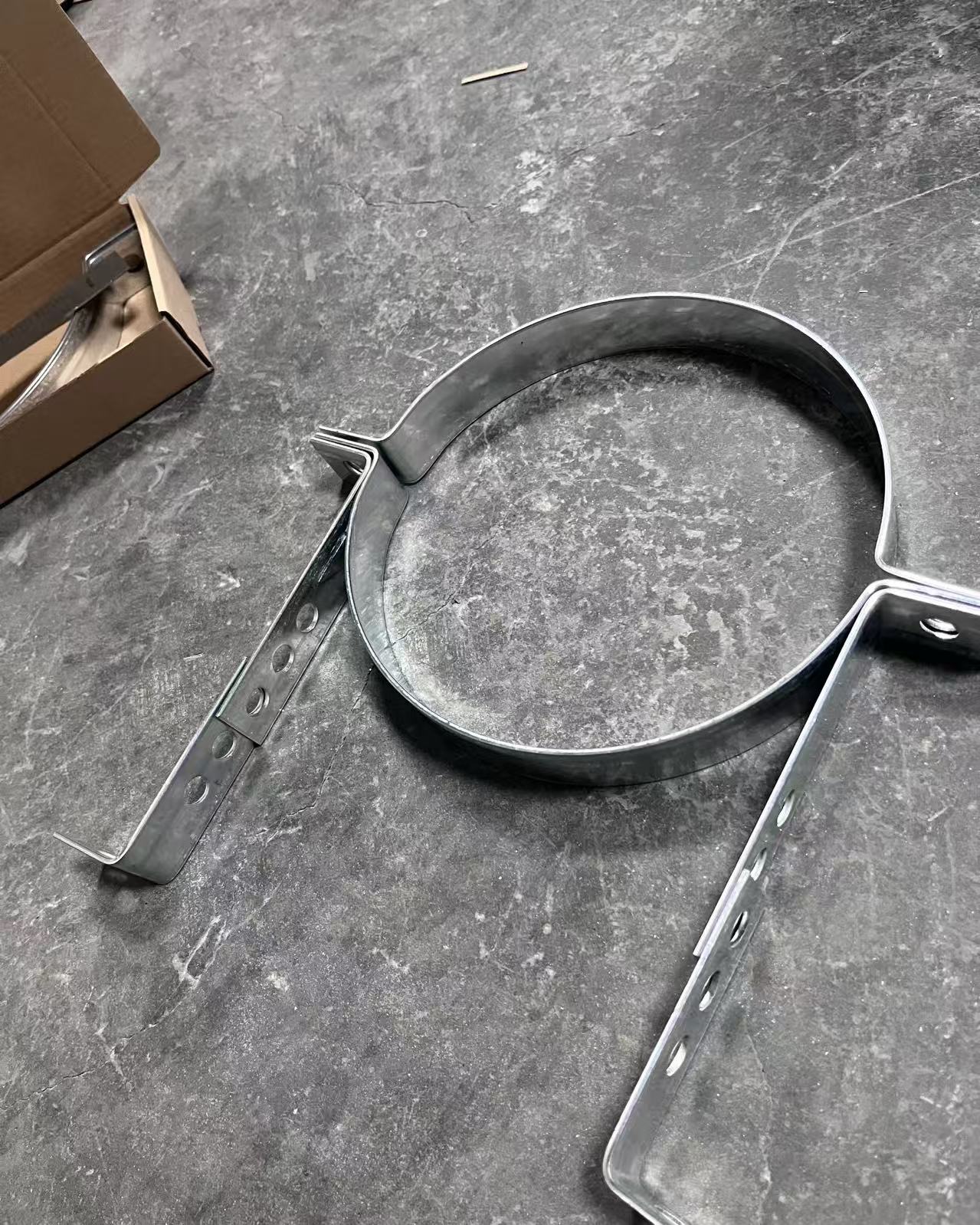 Adjustable pipe support clamp